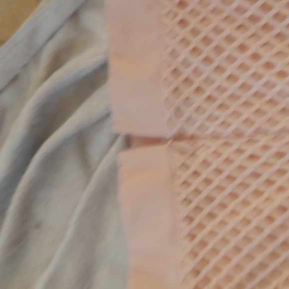 Kardashian kollection peach mesh over same color lighter skirt - Picture 4 of 4